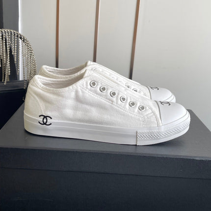 CHANEL 26S LOW TOP SNEAKERS IN WHITE CANVAS