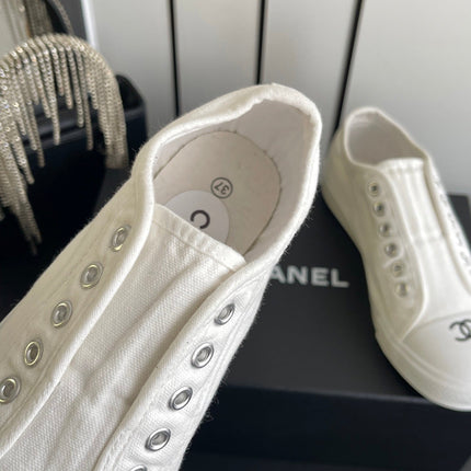 CHANEL 26S LOW TOP SNEAKERS IN WHITE CANVAS