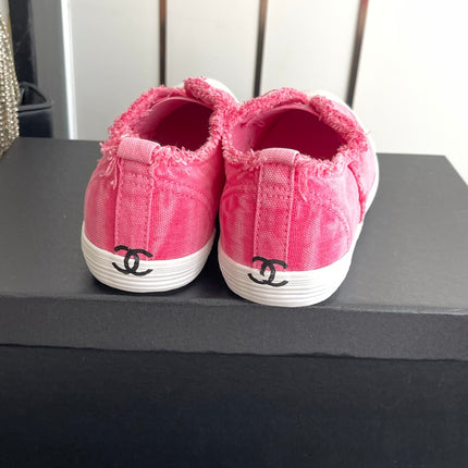 CHANEL 26S LOW TOP SNEAKERS IN LINK PINK FRAYED CANVAS