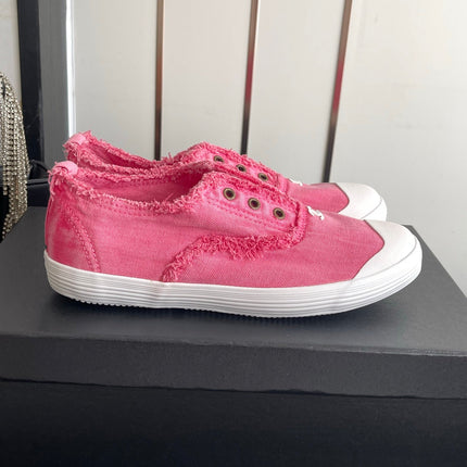CHANEL 26S LOW TOP SNEAKERS IN LINK PINK FRAYED CANVAS