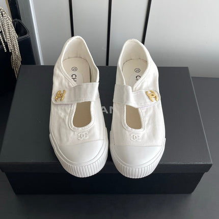 CHANEL 26S MARY JANE SNEAKERS IN WHITE CANVAS WITH GOLD-TONE METAL CC LOGO