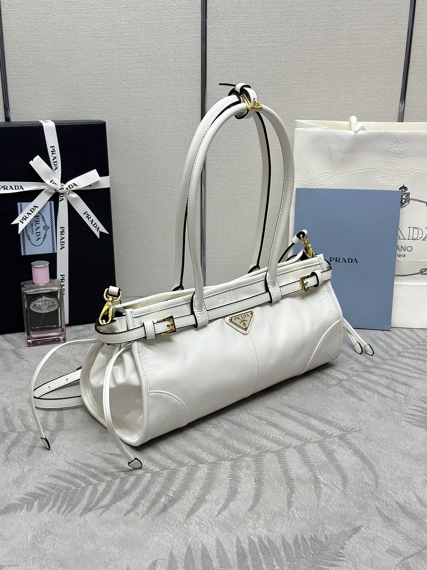 PRADA BONNIE MEDIUM HANDBAG 32 IN CREAM GLOSSY CALFSKIN