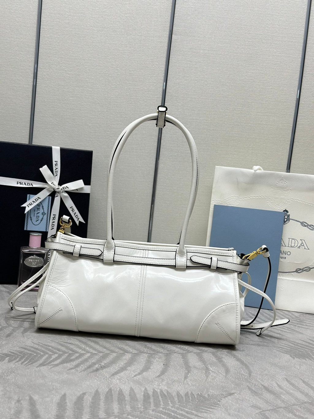 PRADA BONNIE MEDIUM HANDBAG 32 IN CREAM GLOSSY CALFSKIN