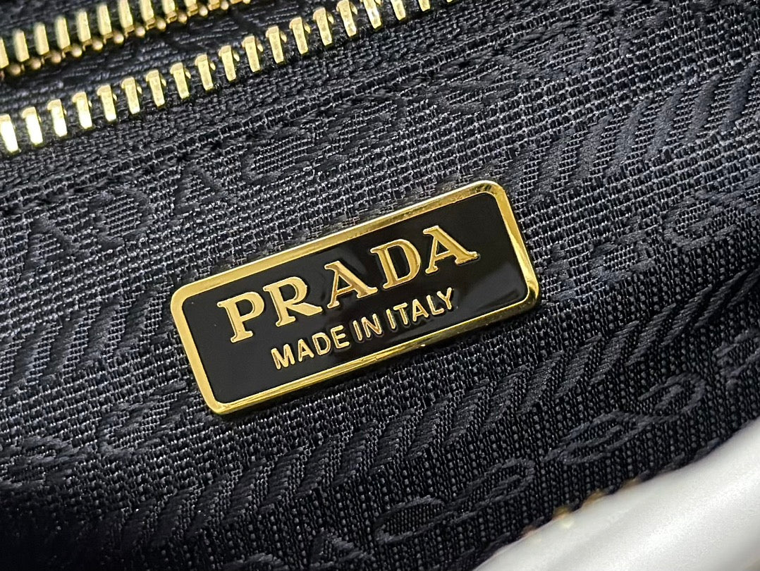 PRADA BONNIE MEDIUM HANDBAG 32 IN CREAM GLOSSY CALFSKIN