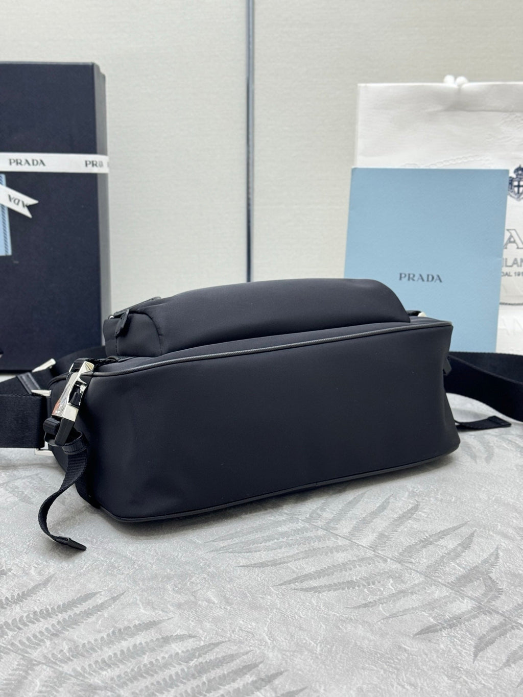 PRADA 25S MEDIUM MESSENGER BAG 35 IN BLACK RE-NYLON AND CALFSKIN