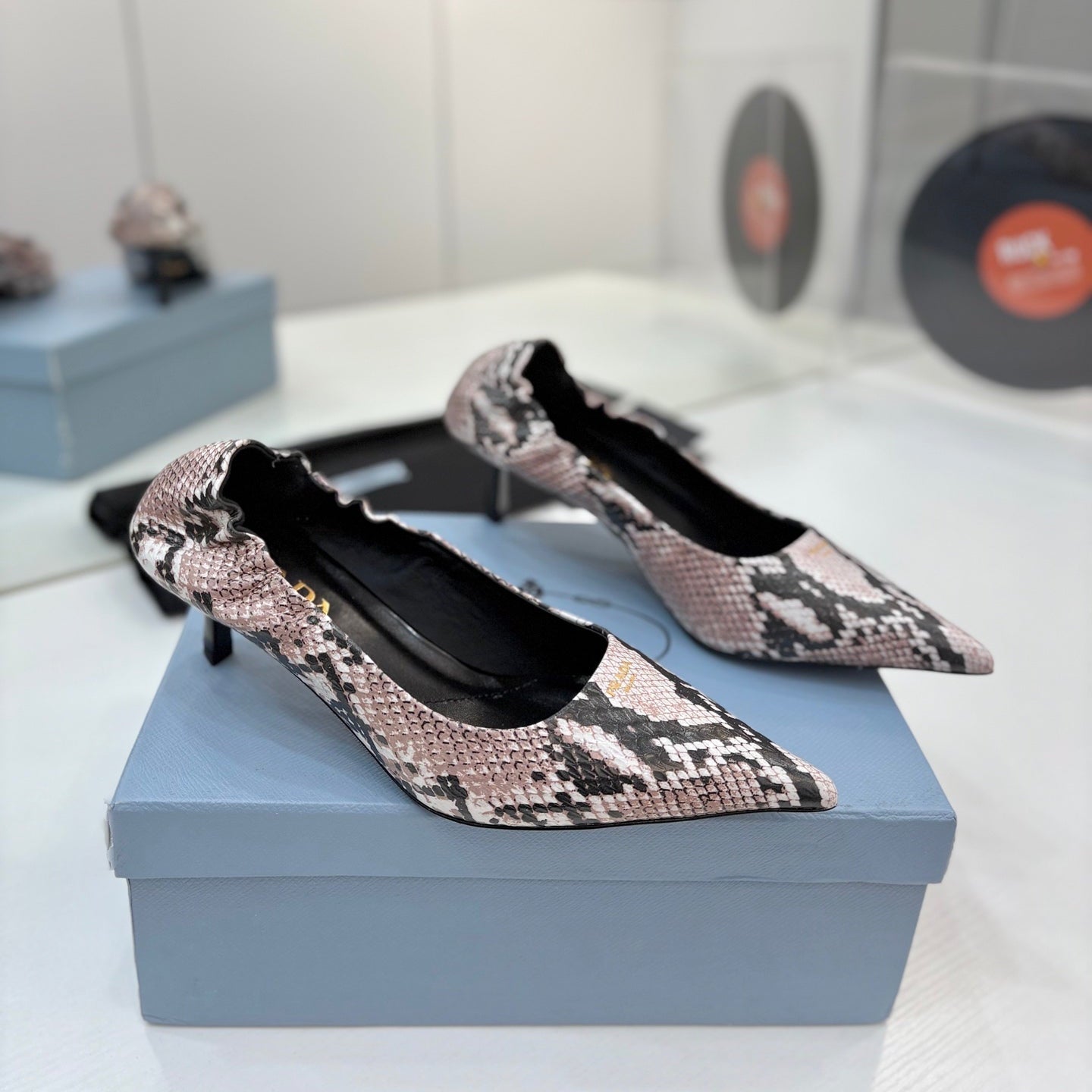 PRADA 26S PUMPS 55MM IN PINK SNAKE PRINT CALFSKIN