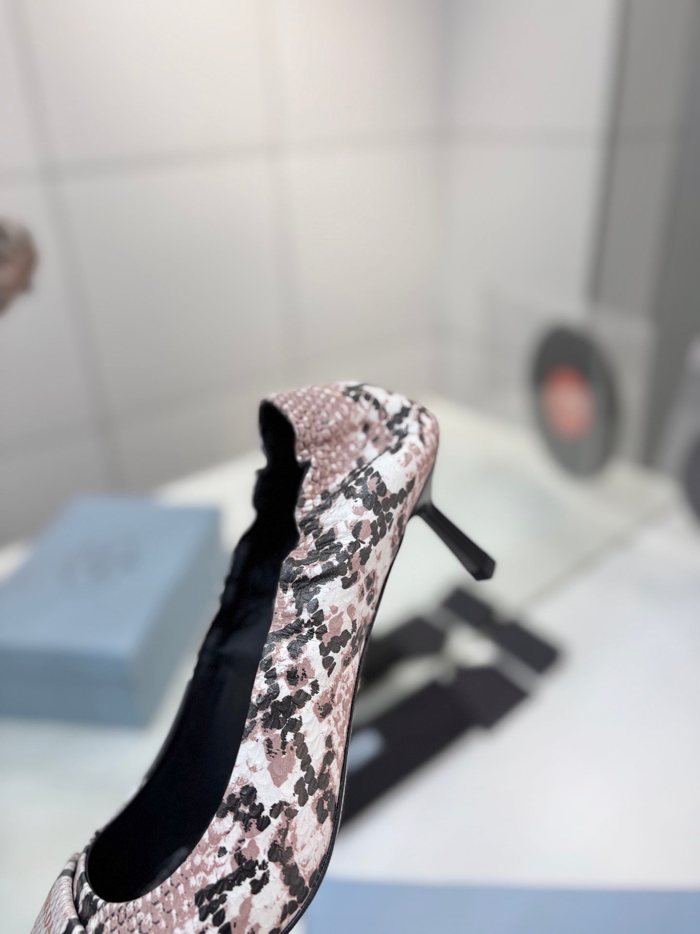 PRADA 26S PUMPS 55MM IN PINK SNAKE PRINT CALFSKIN WITH LOGO