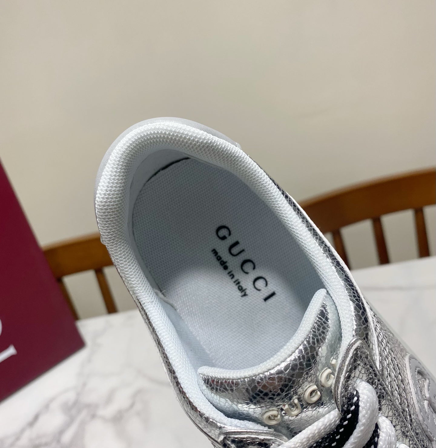GUCCI 26S SNEAKER IN SILVER CALFSKIN