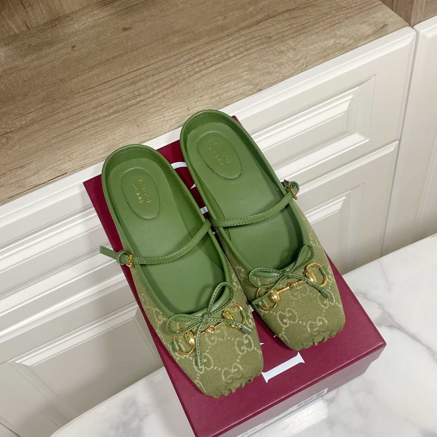 GUCCI 26S FLAT MULES IN GREEN CANVAS
