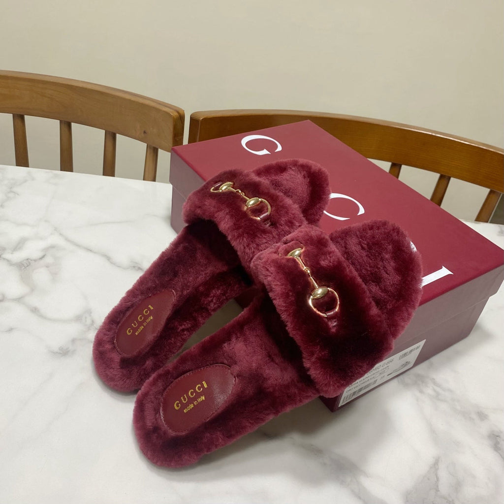 GUCCI 26S HORSEBIT MULES IN DARK RED SHEARLING