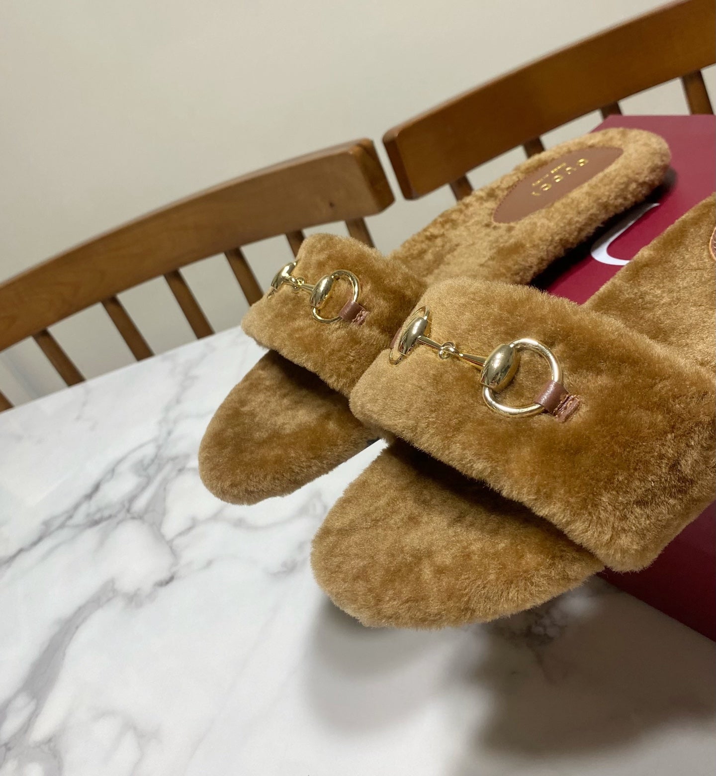 GUCCI 26S HORSEBIT MULES IN BROWN SHEARLING