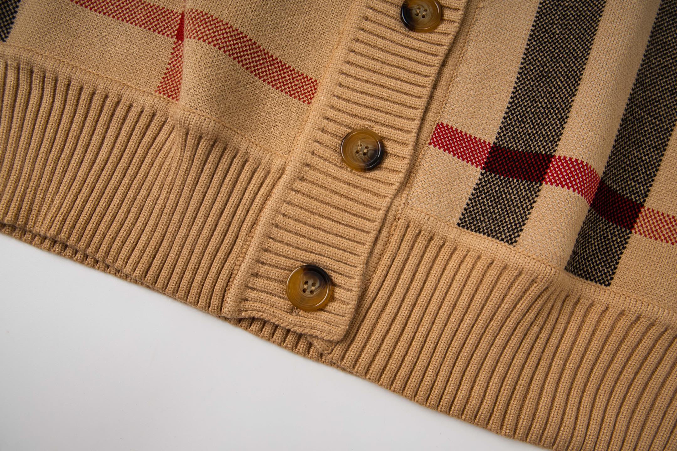 BURBERRY 26S CARDIGAN 370