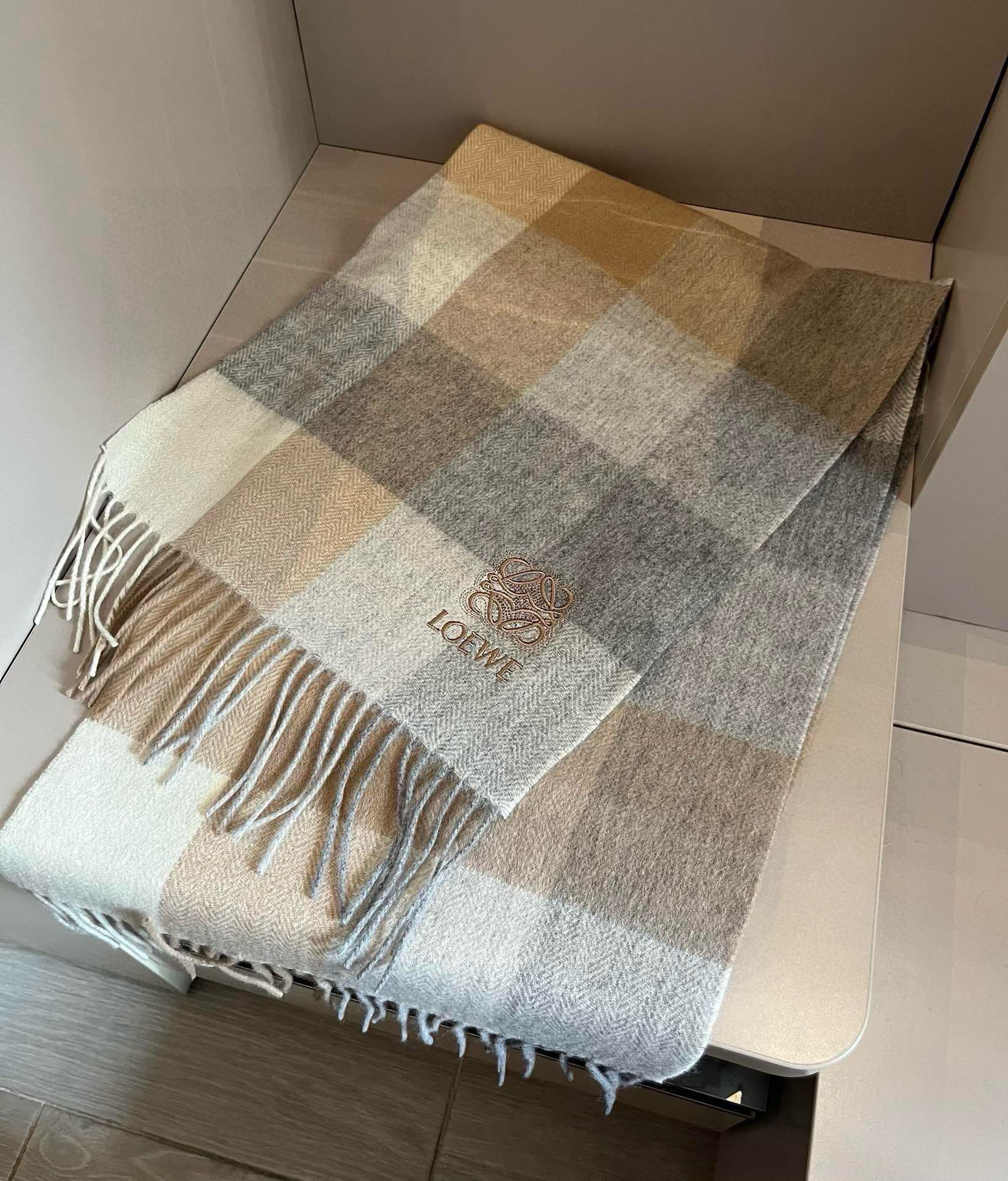 LOEWE 26S SCARF 180 IN CASHMERE 481060