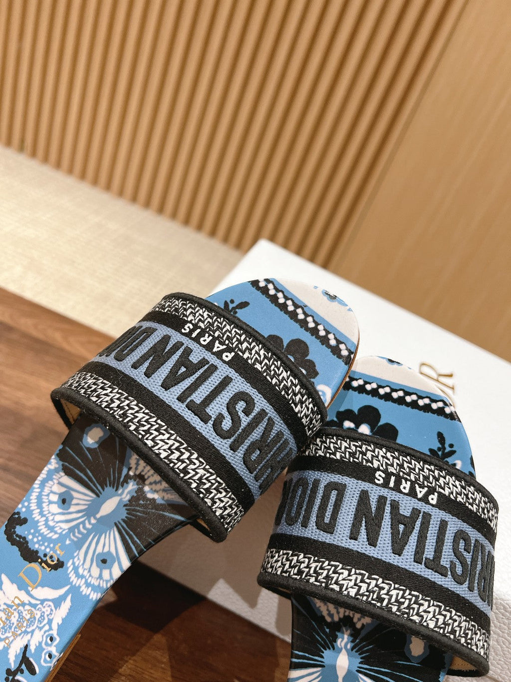 DIOR 26S SLIDE SANDALS IN BLUE FLORAL PRINT LOGO STRAP