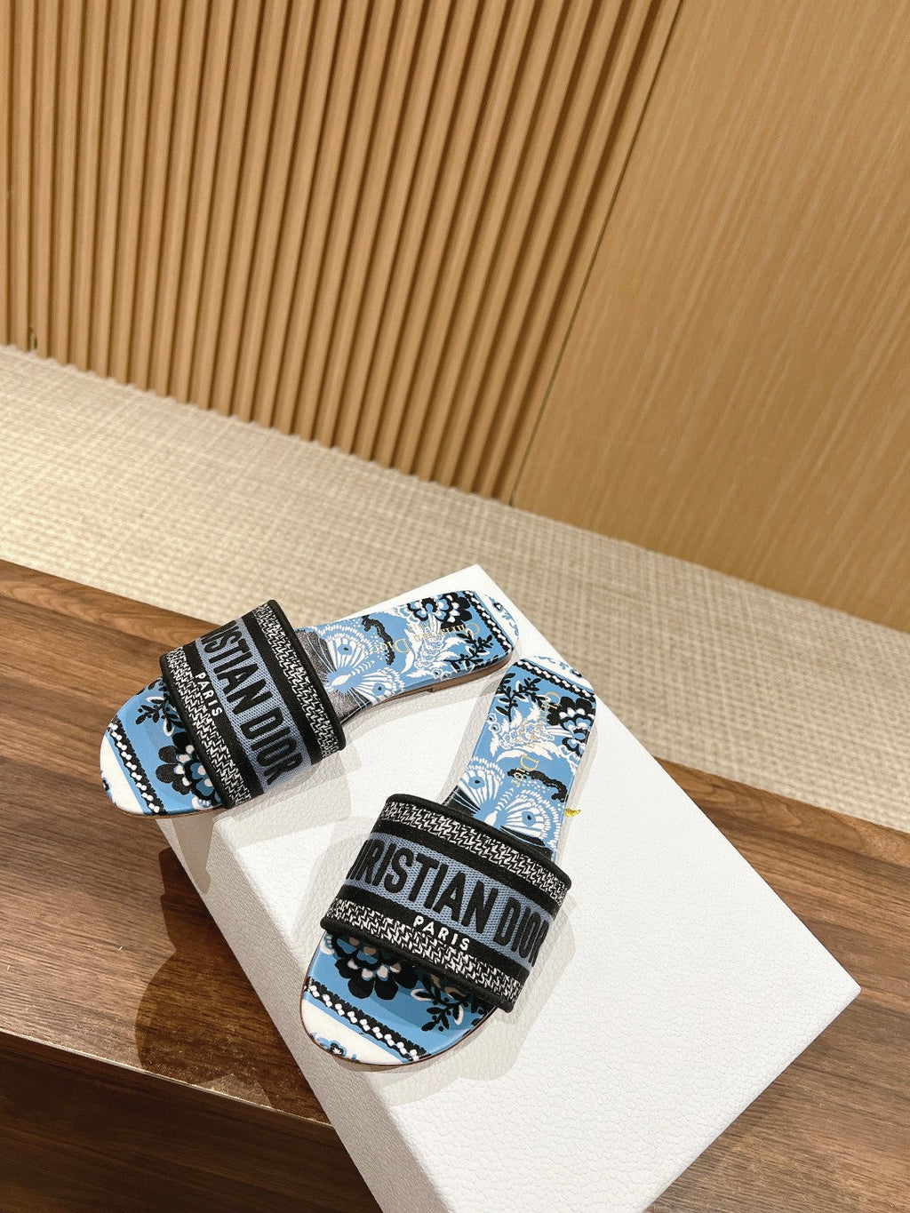 DIOR 26S SLIDE SANDALS IN BLUE FLORAL PRINT LOGO STRAP
