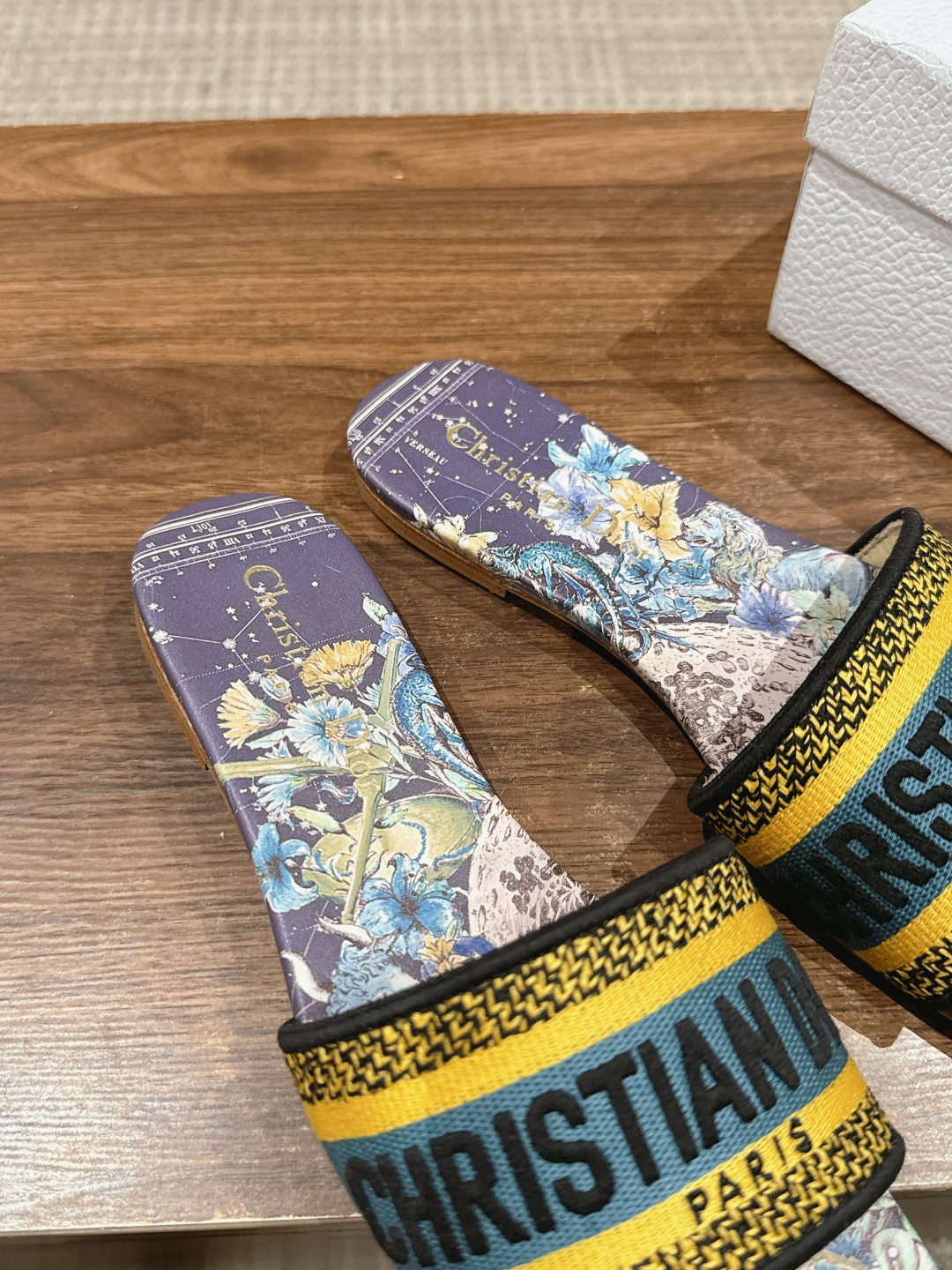 DIOR 26S SLIDE SANDALS IN PURPLE FLORAL MULTICOLOR LOGO STRAP