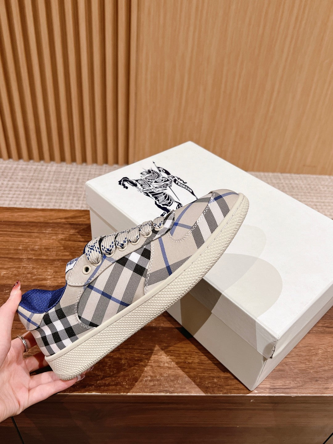 BURBERRY 26S SNEAKERS IN LIGHT CREAM CANVAS PLAID