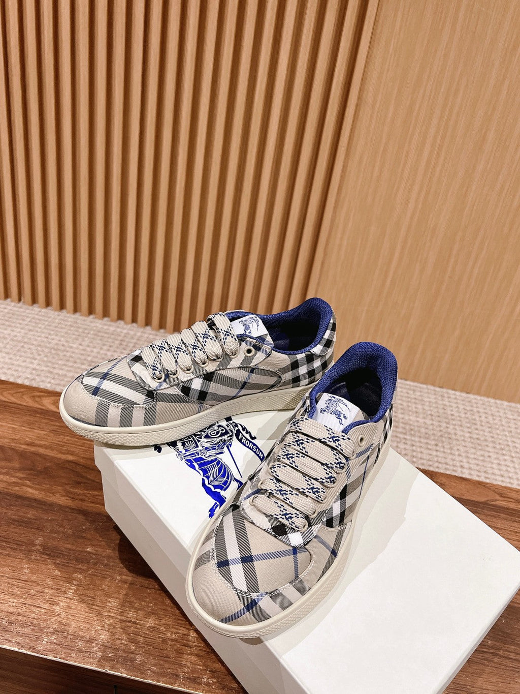 BURBERRY 26S SNEAKERS IN LIGHT CREAM CANVAS PLAID