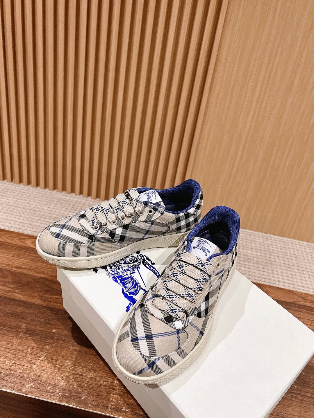 BURBERRY 26S SNEAKERS IN LIGHT CREAM CANVAS PLAID