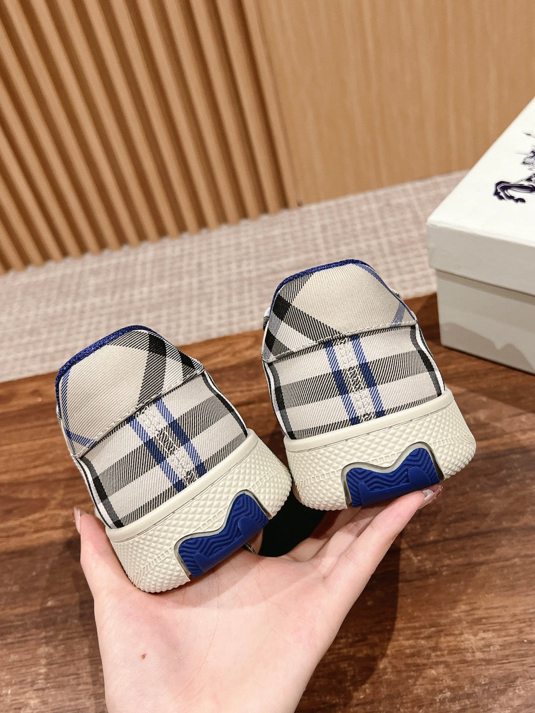 BURBERRY 26S SNEAKERS IN LIGHT CREAM CANVAS PLAID