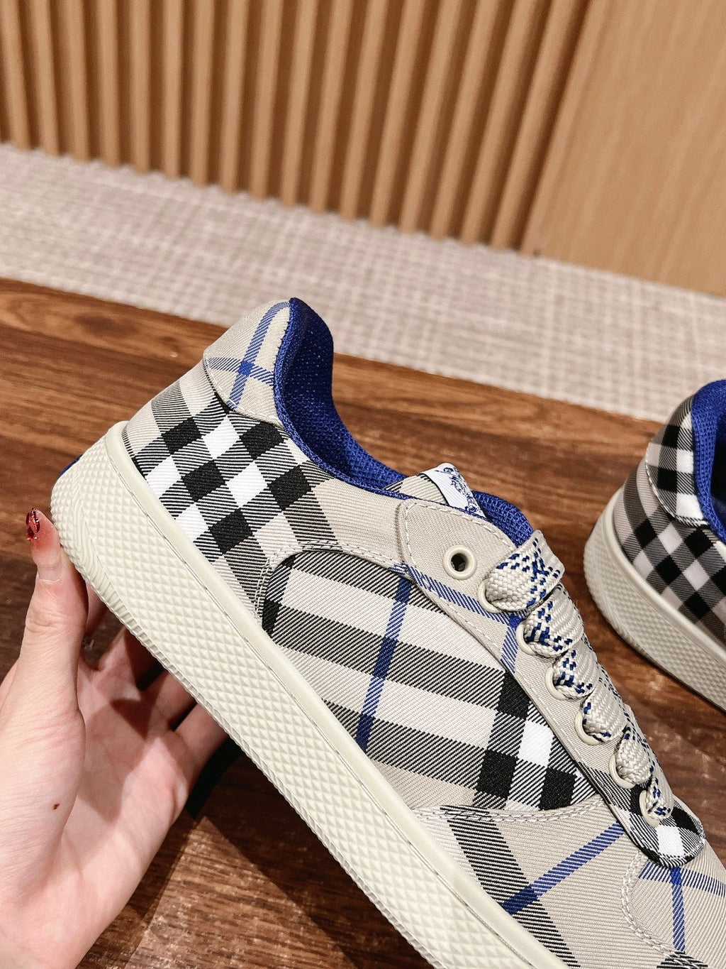 BURBERRY 26S SNEAKERS IN LIGHT CREAM CANVAS PLAID