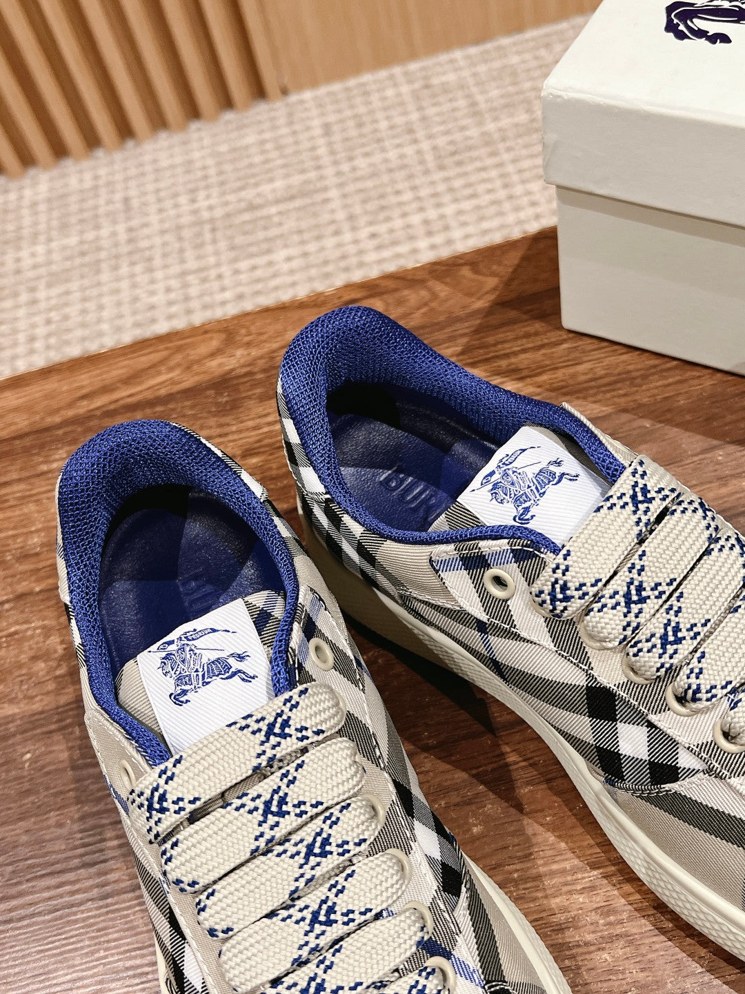 BURBERRY 26S SNEAKERS IN LIGHT CREAM CANVAS PLAID