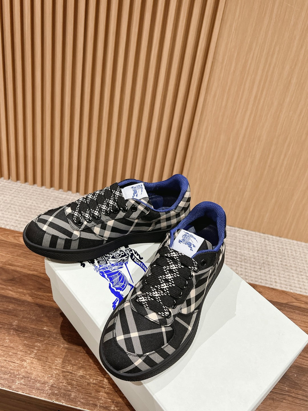 BURBERRY 26S SNEAKERS IN BLACK FABRIC PLAID