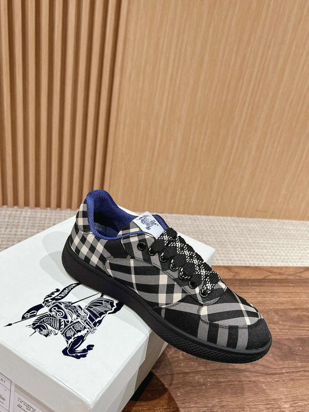BURBERRY 26S SNEAKERS IN BLACK FABRIC PLAID