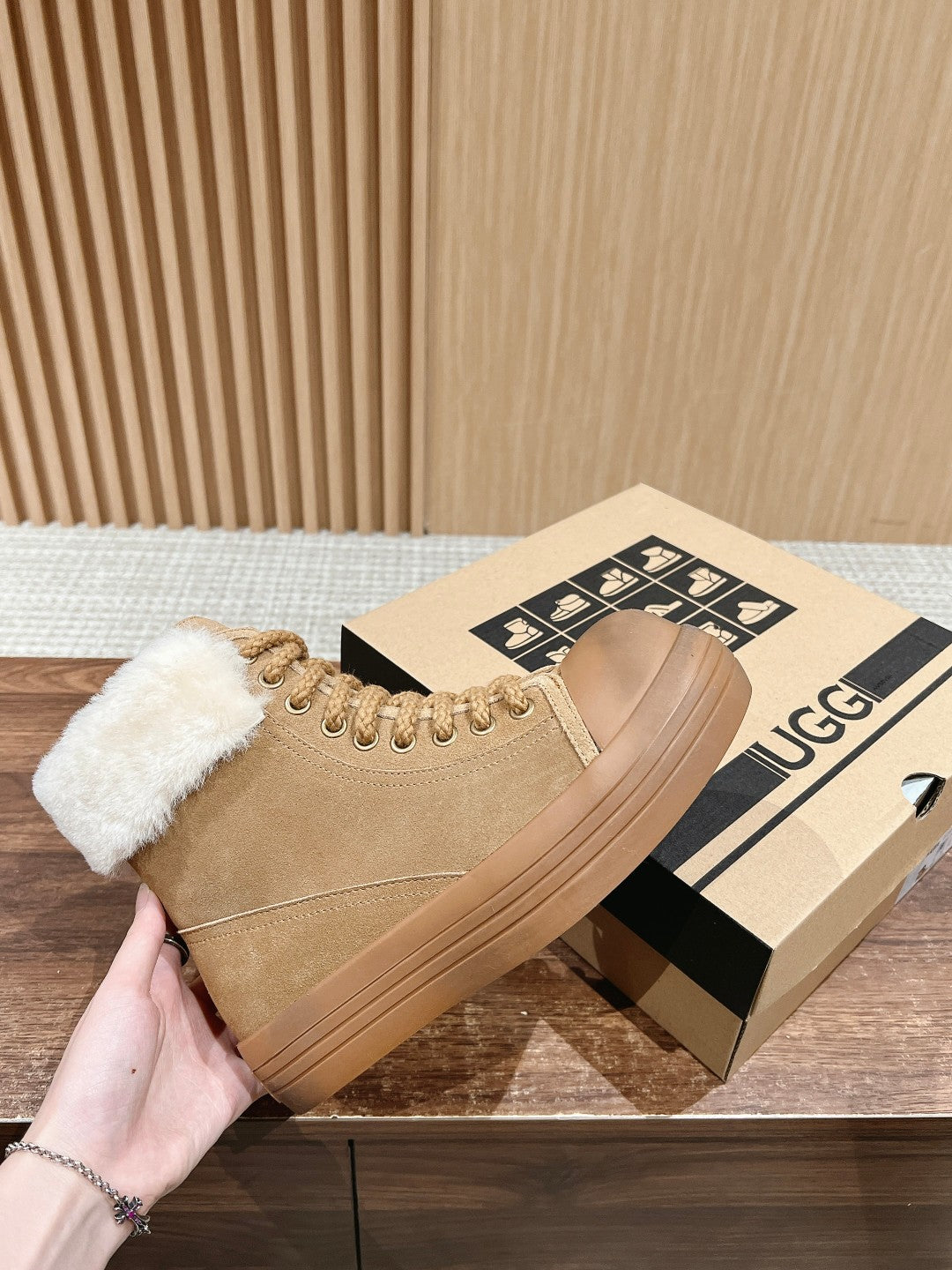 ANKLE BOOTS IN PEANUT BROWN SUEDE AND CALFSKIN