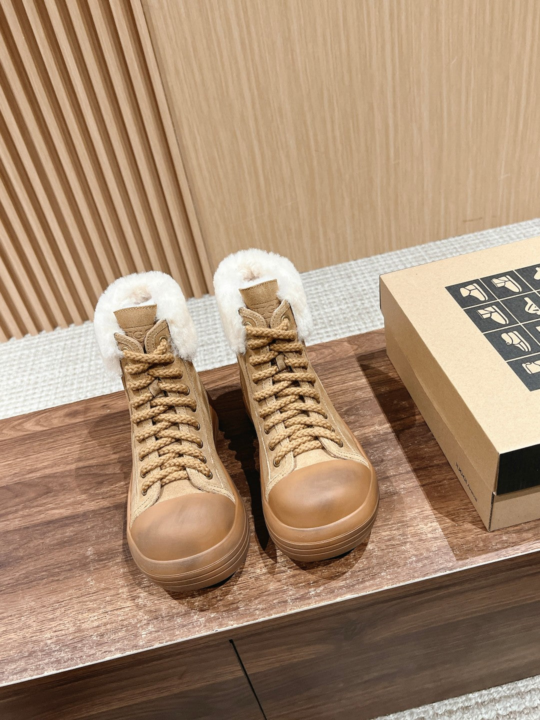 ANKLE BOOTS IN PEANUT BROWN SUEDE AND CALFSKIN