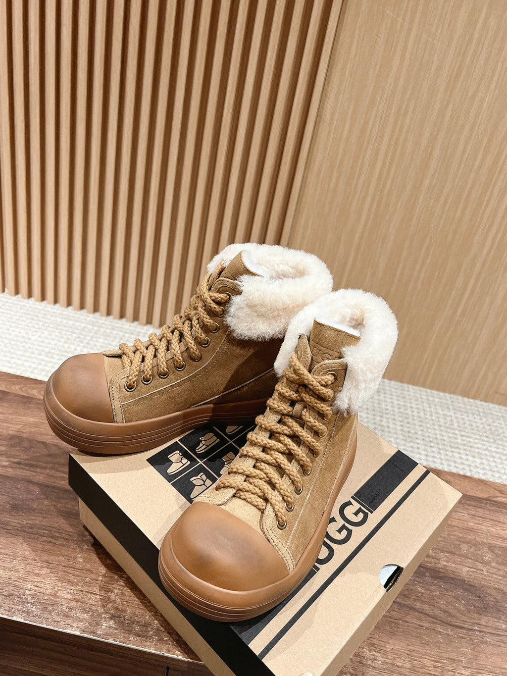 ANKLE BOOTS IN PEANUT BROWN SUEDE AND CALFSKIN