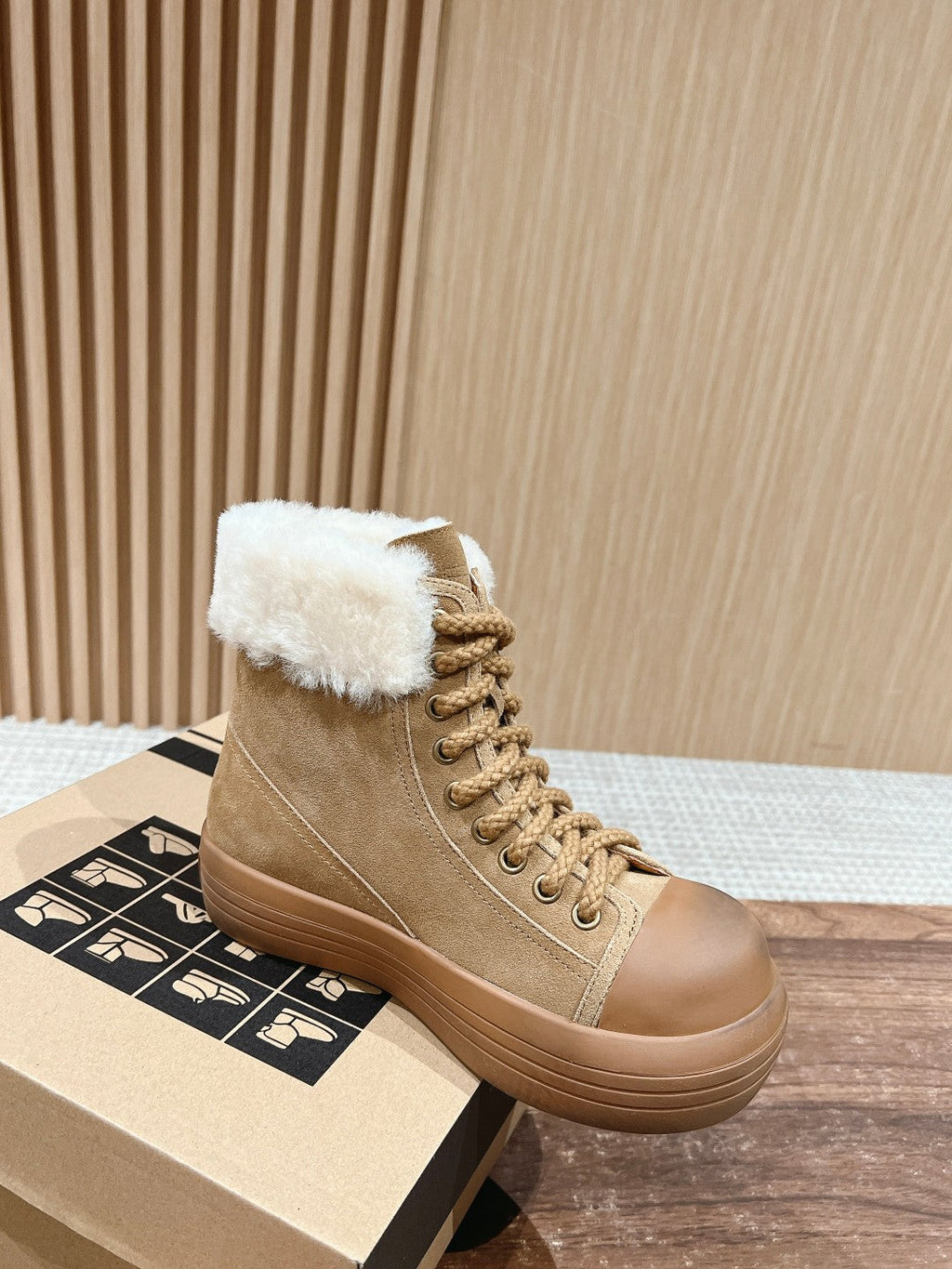 ANKLE BOOTS IN PEANUT BROWN SUEDE AND CALFSKIN