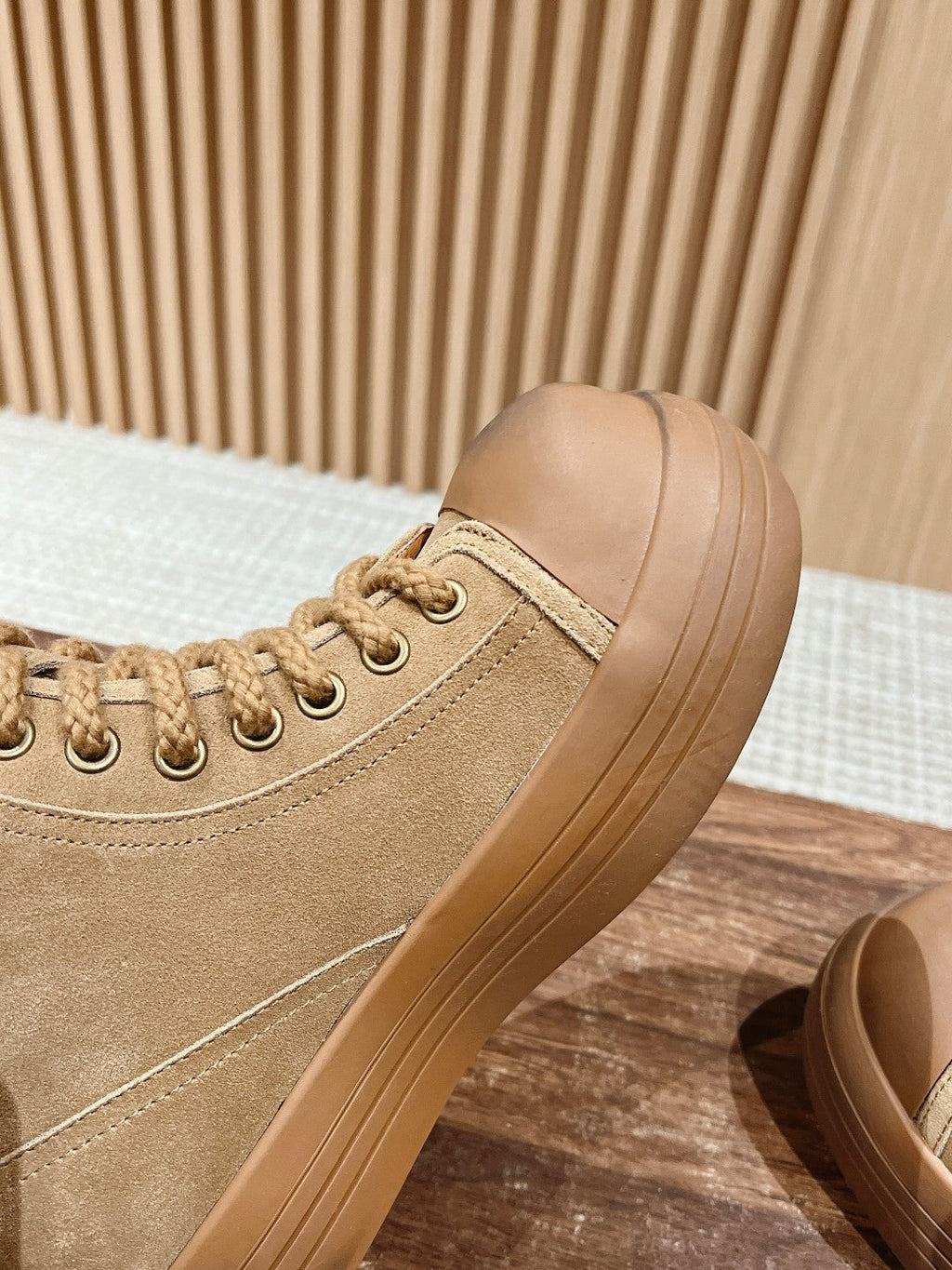 ANKLE BOOTS IN PEANUT BROWN SUEDE AND CALFSKIN