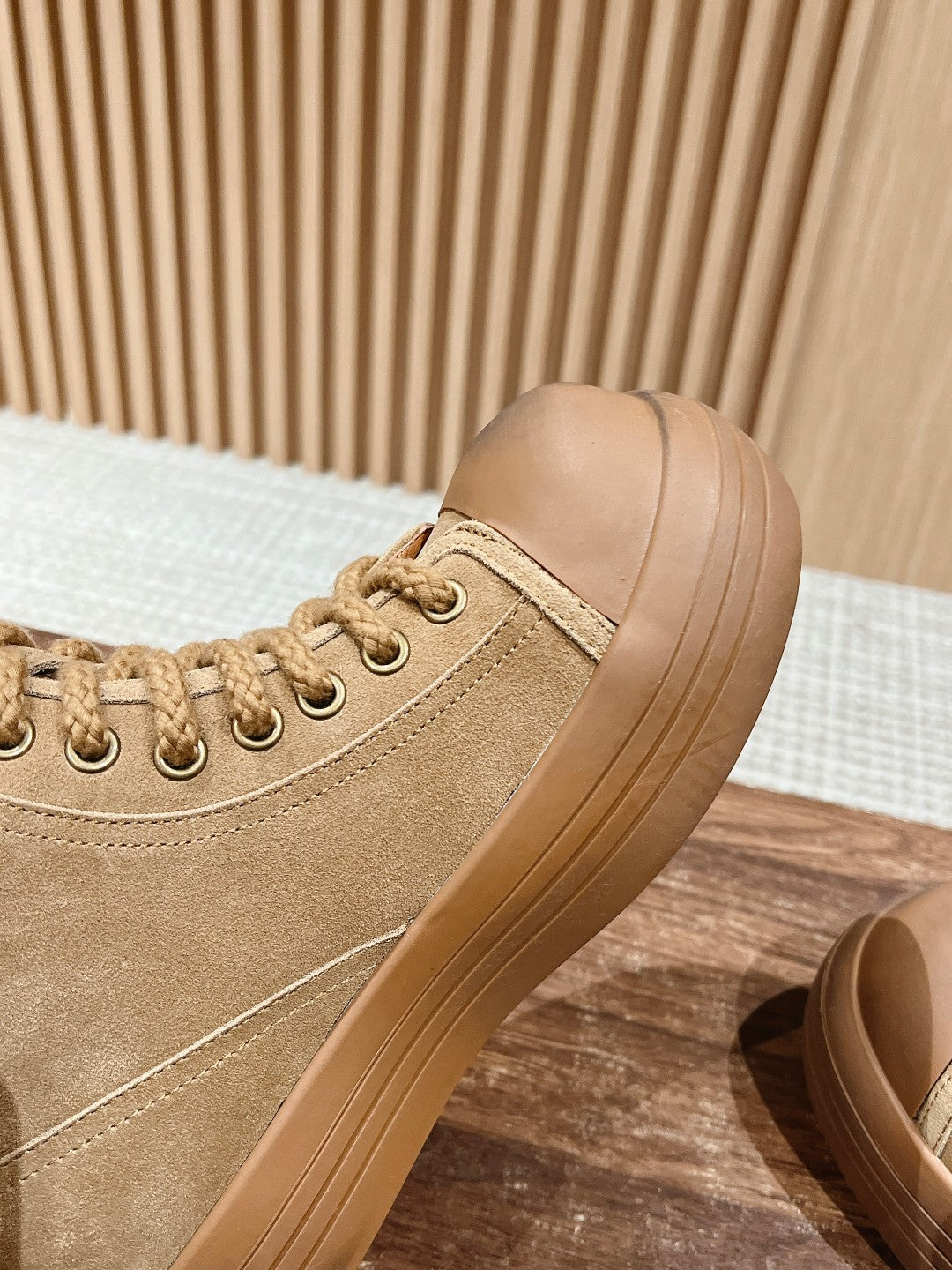 ANKLE BOOTS IN PEANUT BROWN SUEDE AND CALFSKIN