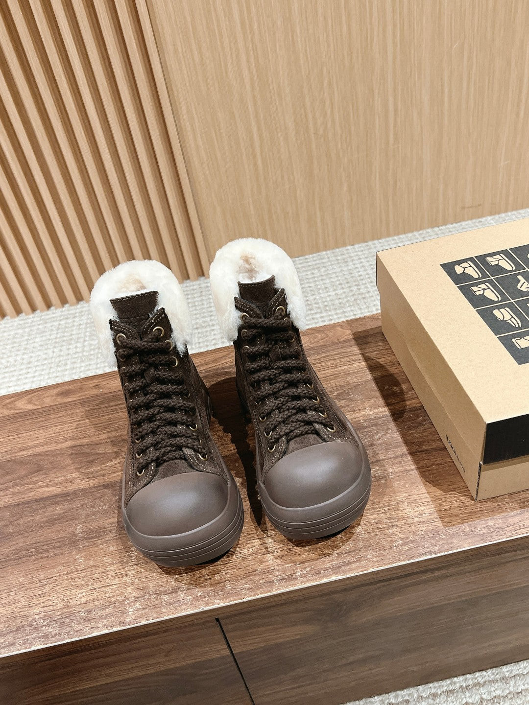 ANKLE BOOTS IN CHOCOLATE BROWN SUEDE AND CALFSKIN