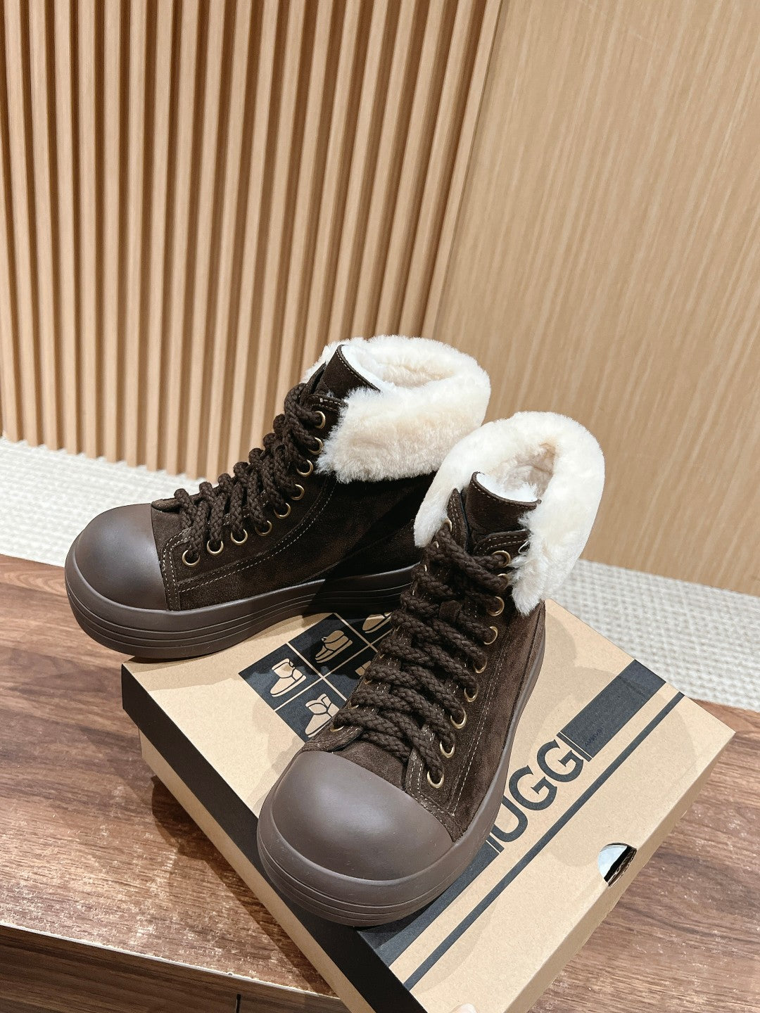 ANKLE BOOTS IN CHOCOLATE BROWN SUEDE AND CALFSKIN