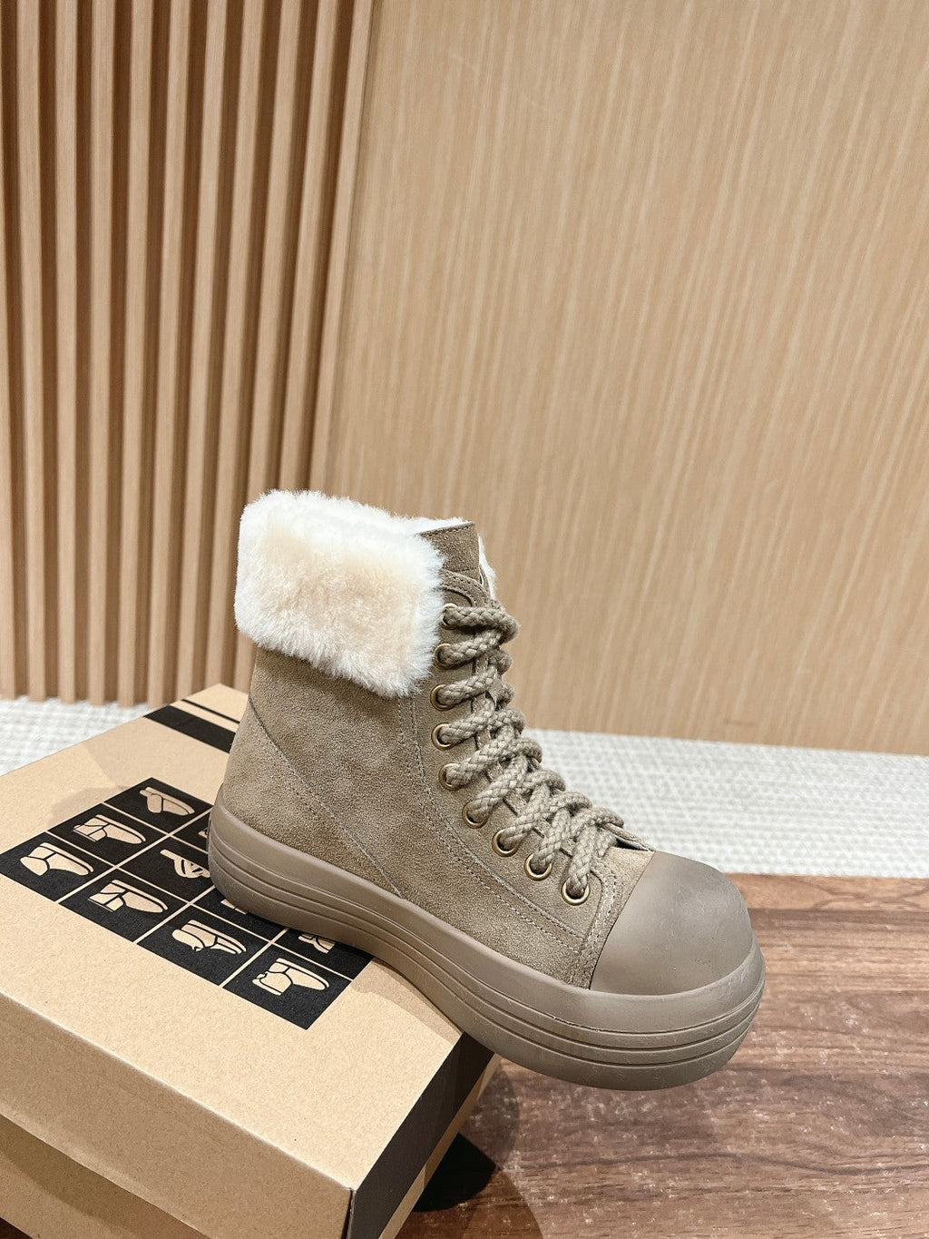 ANKLE BOOTS IN DESERT BROWN SUEDE AND CALFSKIN