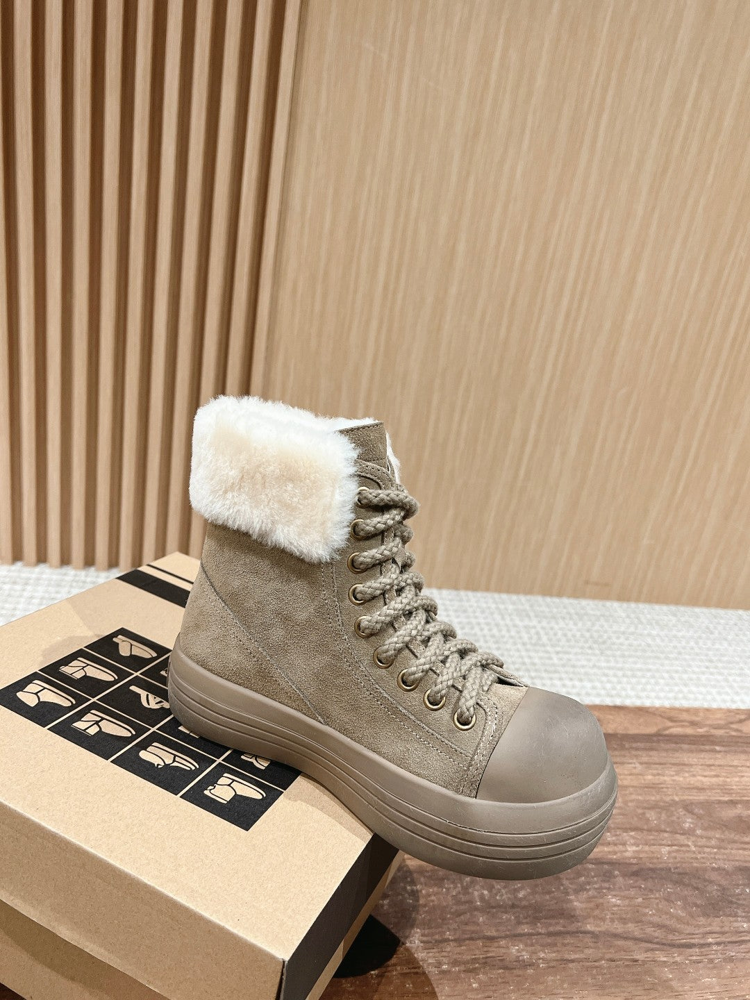 ANKLE BOOTS IN DESERT BROWN SUEDE AND CALFSKIN
