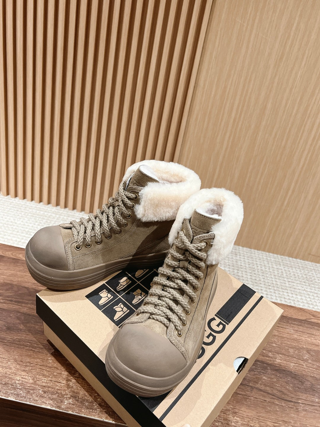 ANKLE BOOTS IN DESERT BROWN SUEDE AND CALFSKIN