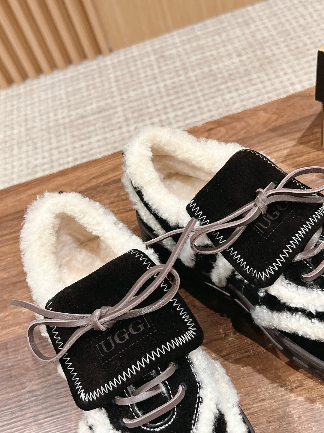 PLATFORM SNEAKER IN BLACK SUEDE AND FLEECE LINING