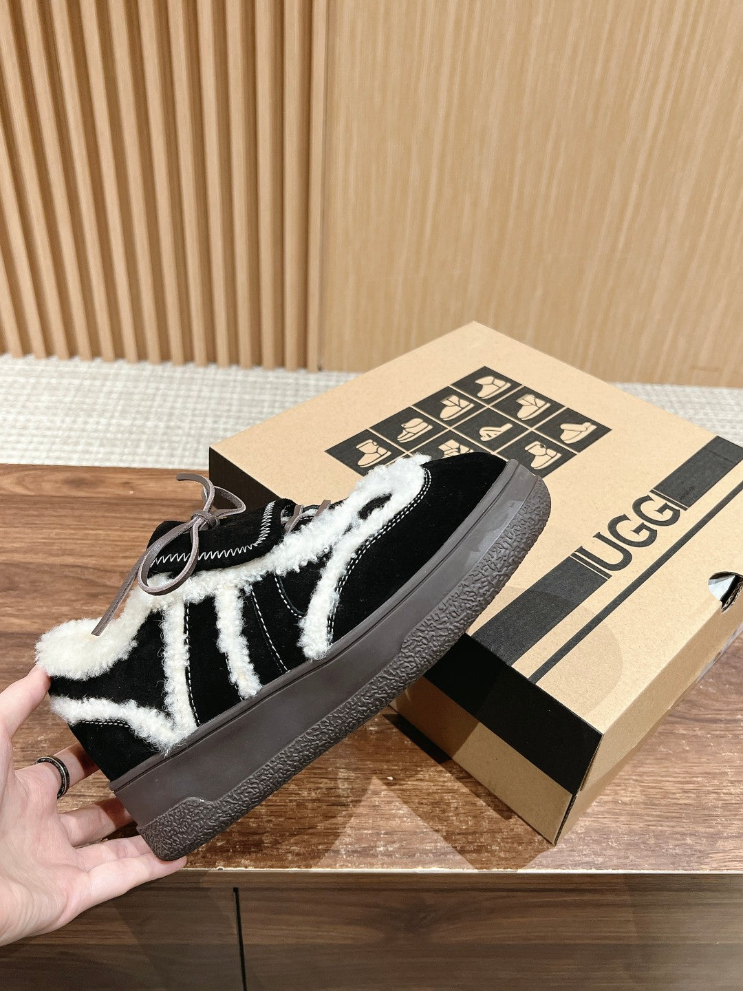 PLATFORM SNEAKER IN BLACK SUEDE AND FLEECE LINING
