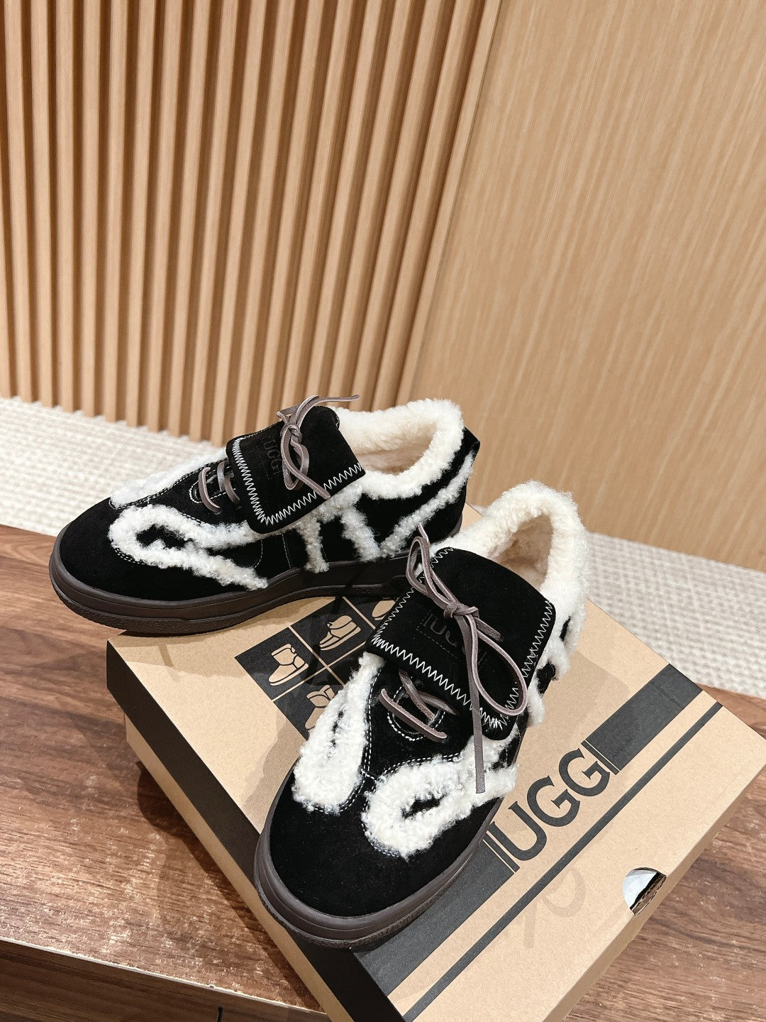 PLATFORM SNEAKER IN BLACK SUEDE AND FLEECE LINING