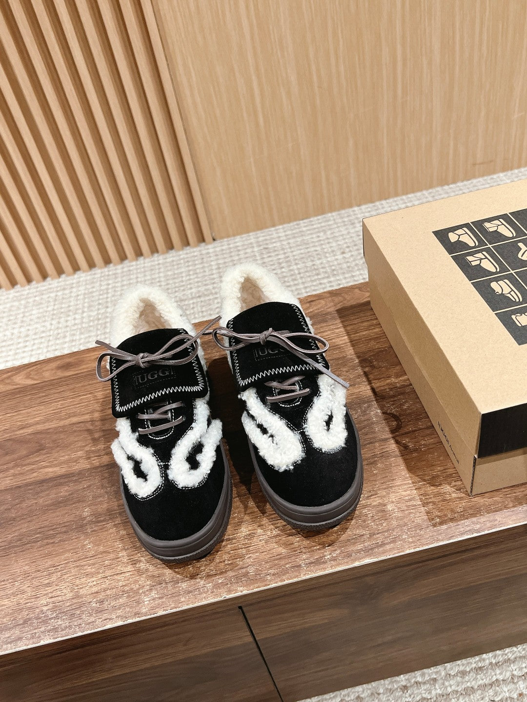 PLATFORM SNEAKER IN BLACK SUEDE AND FLEECE LINING