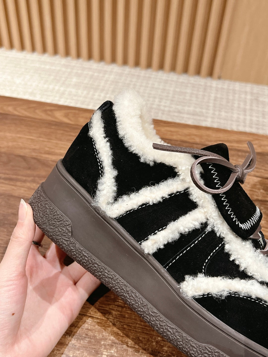 PLATFORM SNEAKER IN BLACK SUEDE AND FLEECE LINING