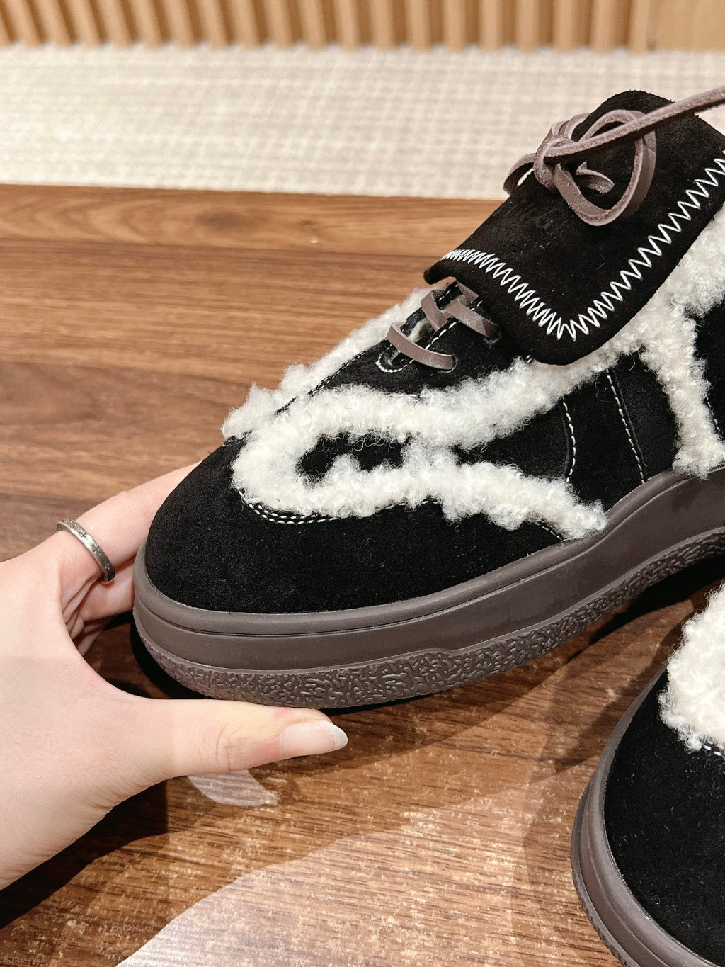 PLATFORM SNEAKER IN BLACK SUEDE AND FLEECE LINING