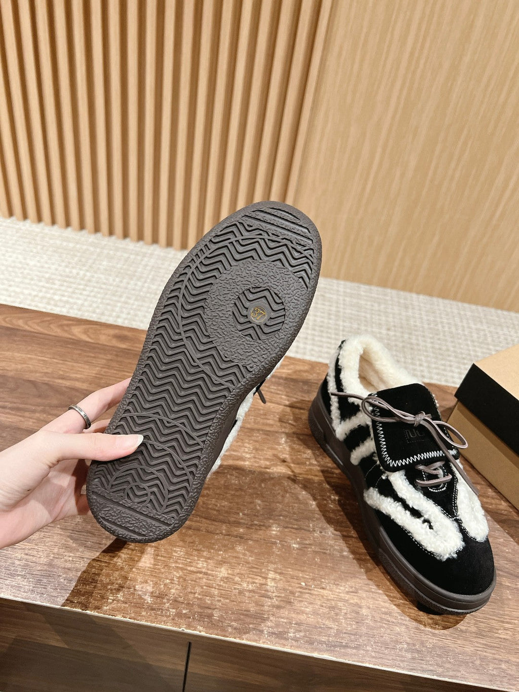 PLATFORM SNEAKER IN BLACK SUEDE AND FLEECE LINING