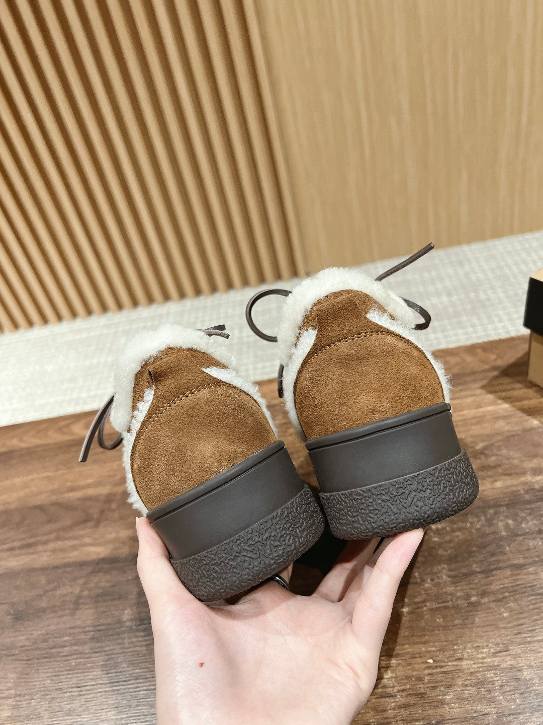 PLATFORM SNEAKER IN CIDER BROWN SUEDE AND FLEECE LINING
