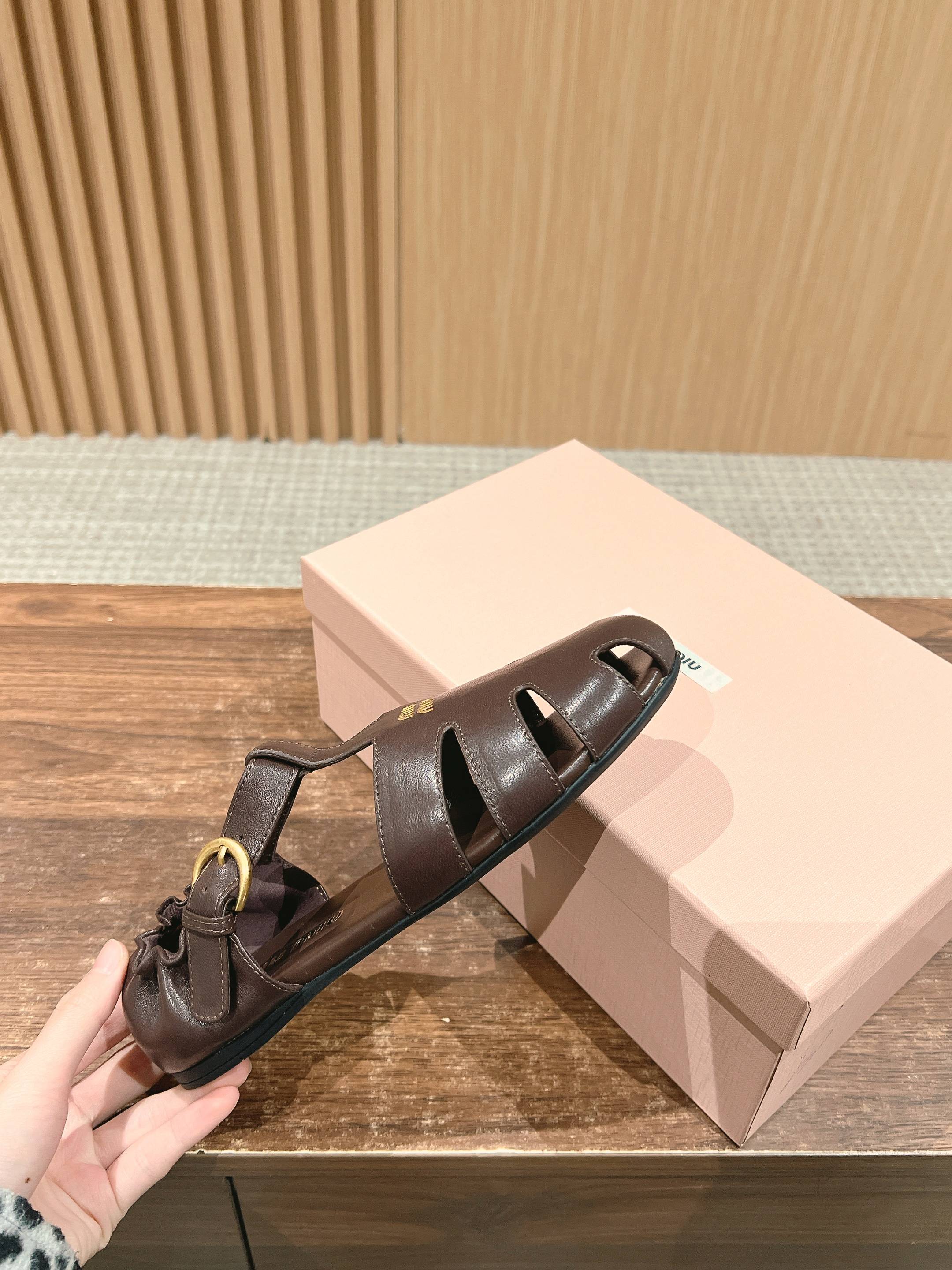 FISHERMAN BUCKLE SANDALS IN COCOA BROWN LAMBSKIN