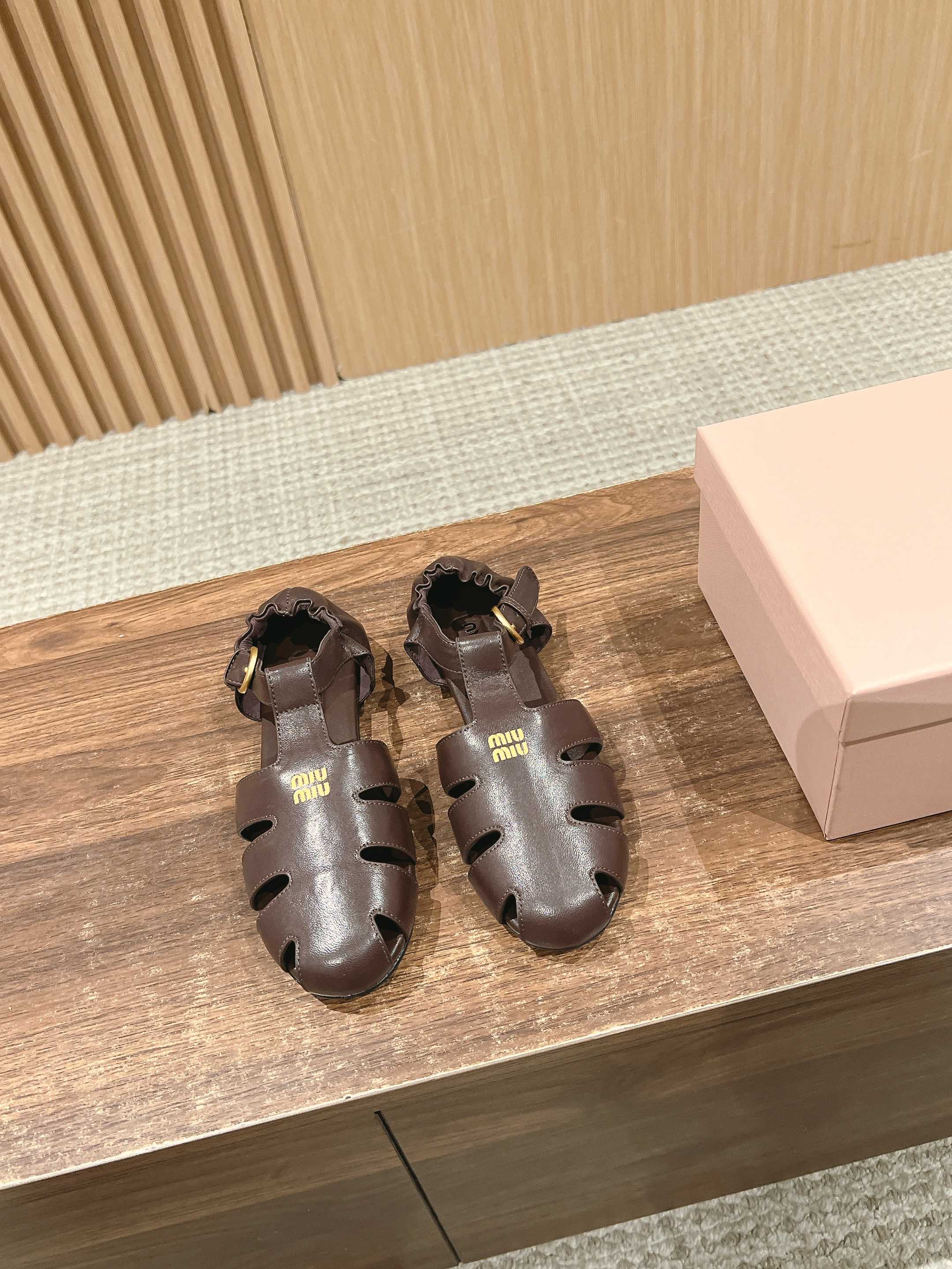 FISHERMAN BUCKLE SANDALS IN COCOA BROWN LAMBSKIN