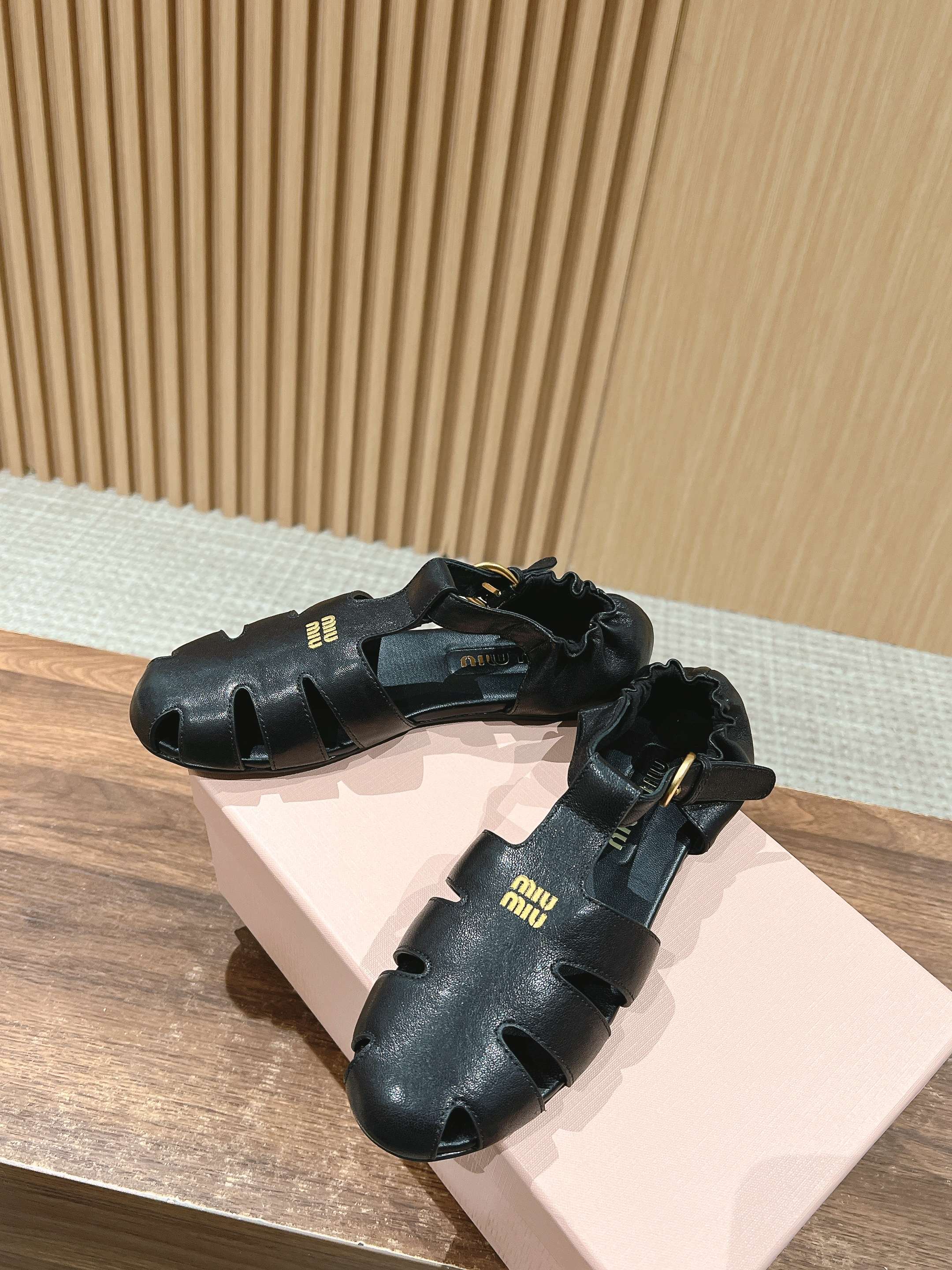 FISHERMAN BUCKLE SANDALS IN BLACK LAMBSKIN